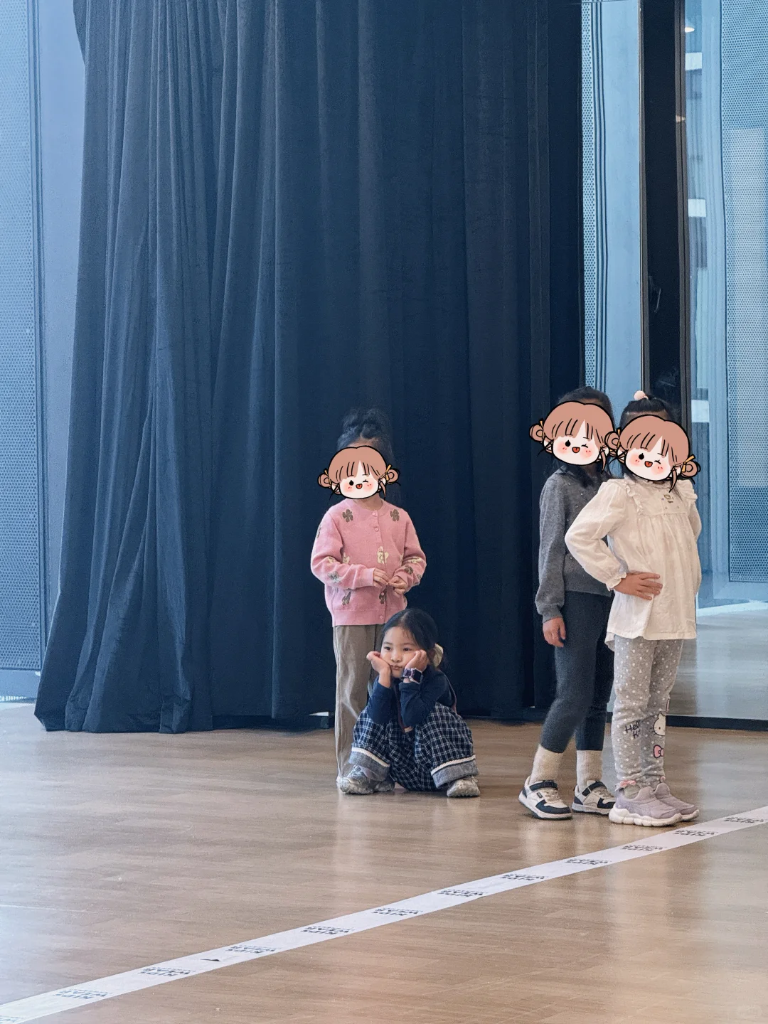 小模特上课抓拍