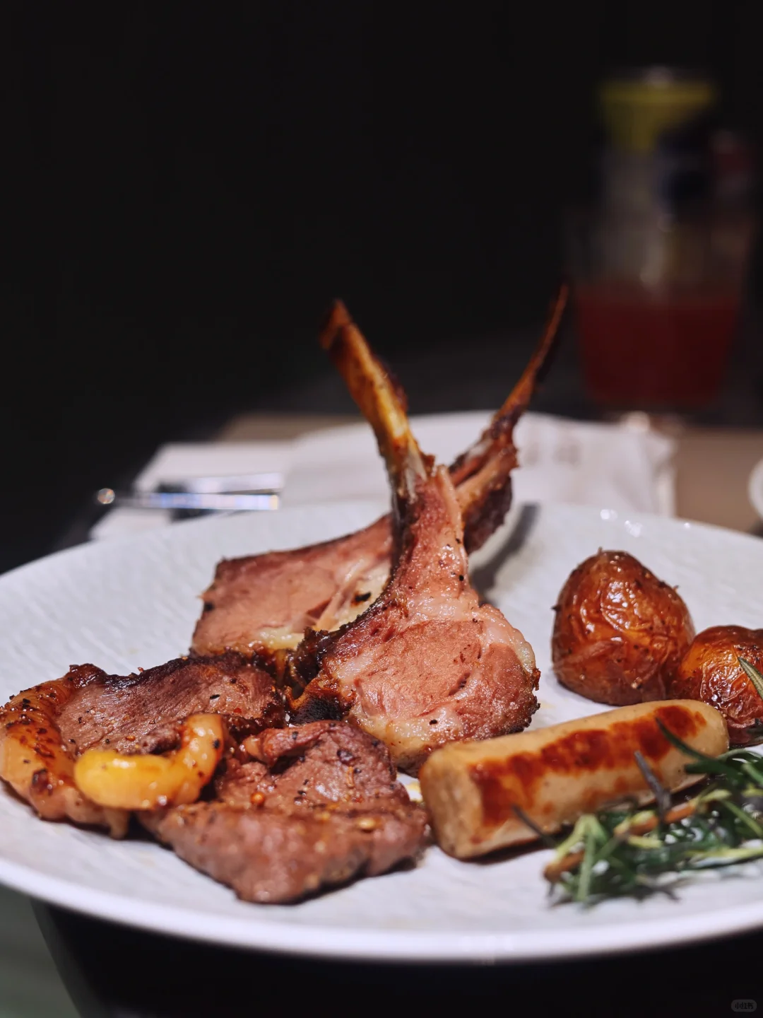 在滨江2727，独揽浦江秋色与蟹宴风华