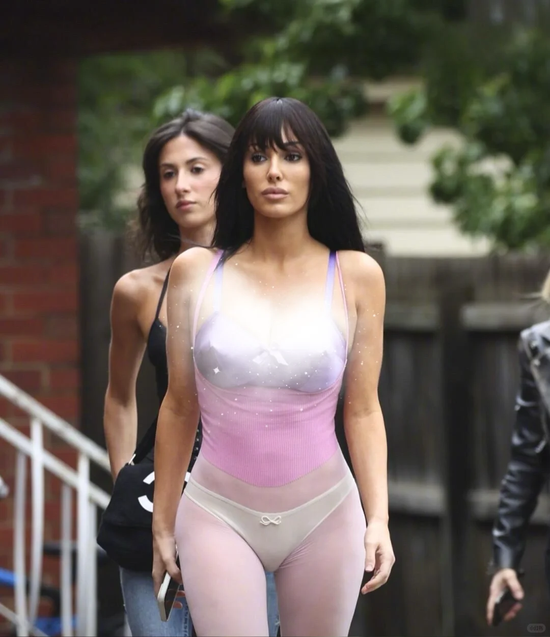 比安卡这一身穿搭真够新颖的