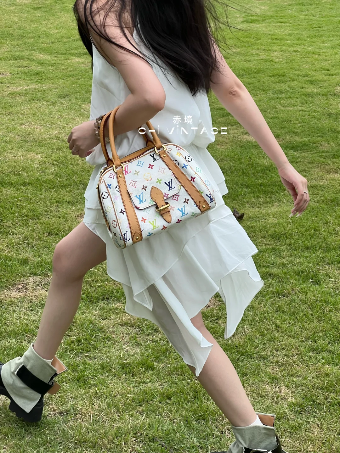 嘻嘻人间尤物LV白三彩