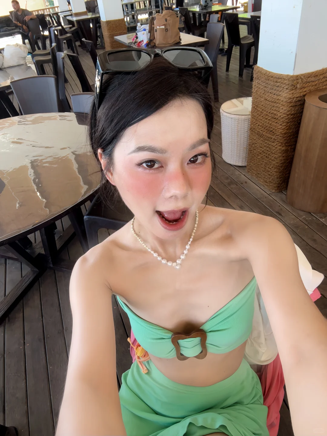 只带了一条裙子去海边的我