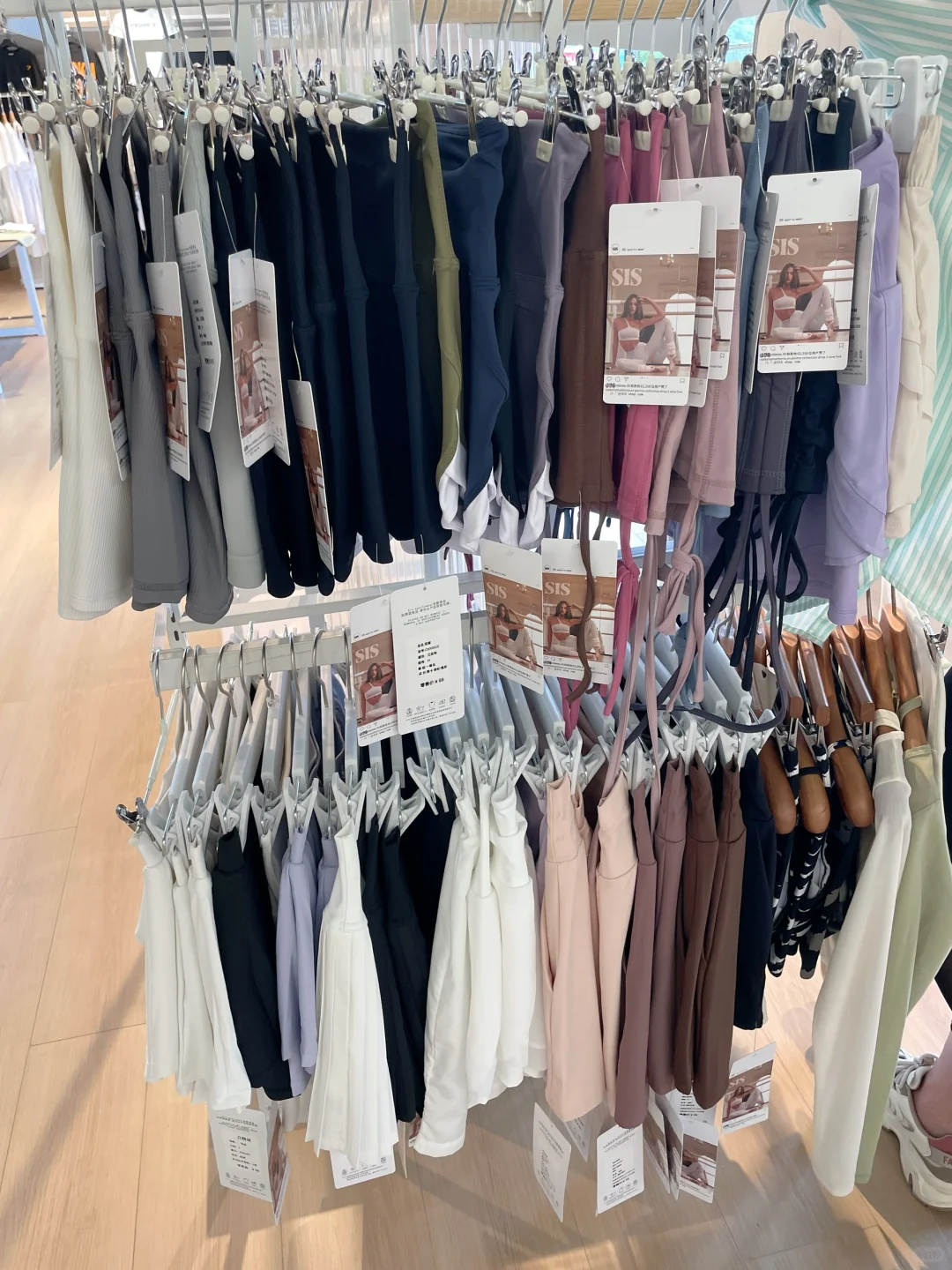 临沂瑜伽服实体店，百款瑜伽裤！！