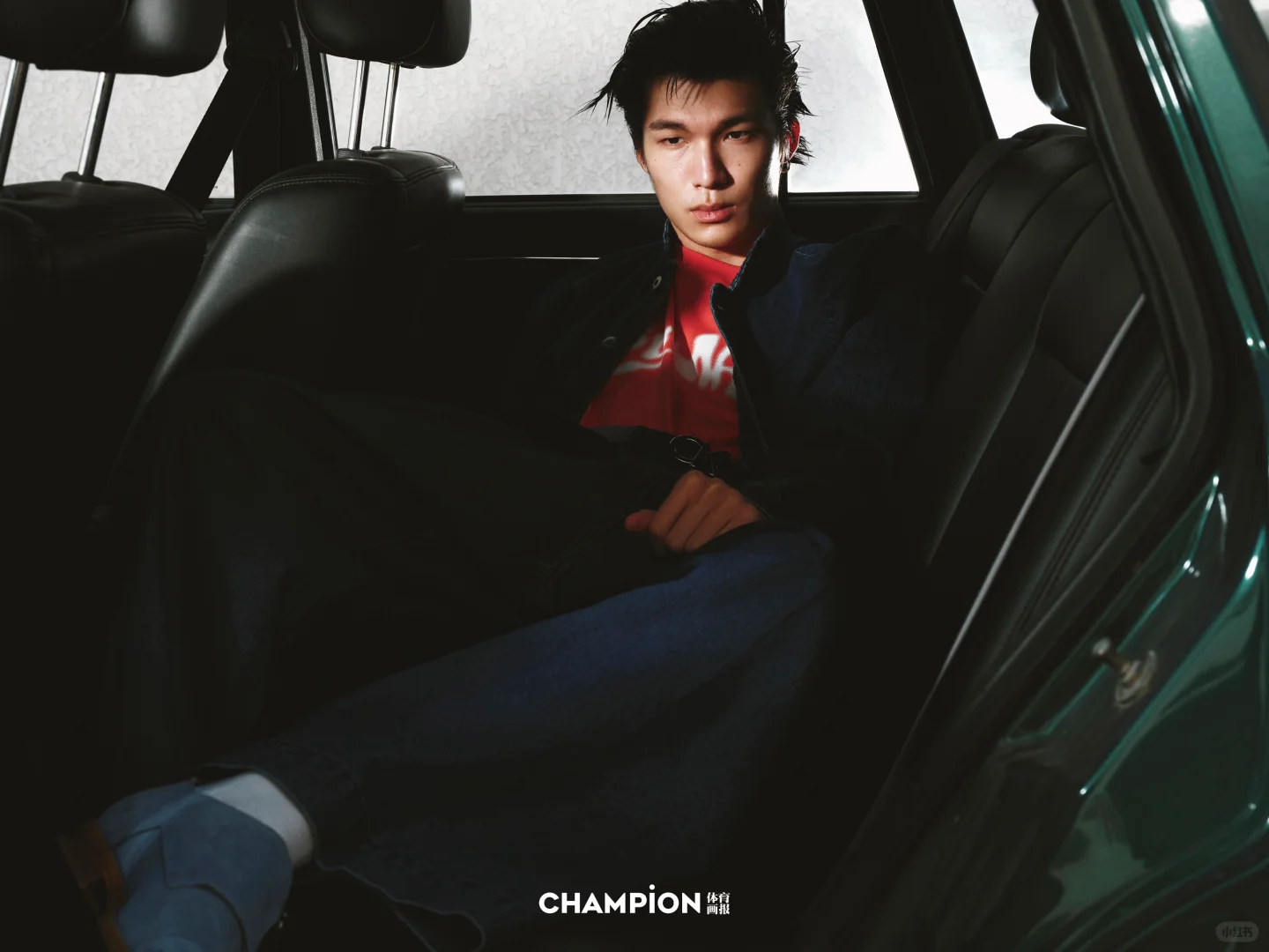 一组与车有关的时装模特片