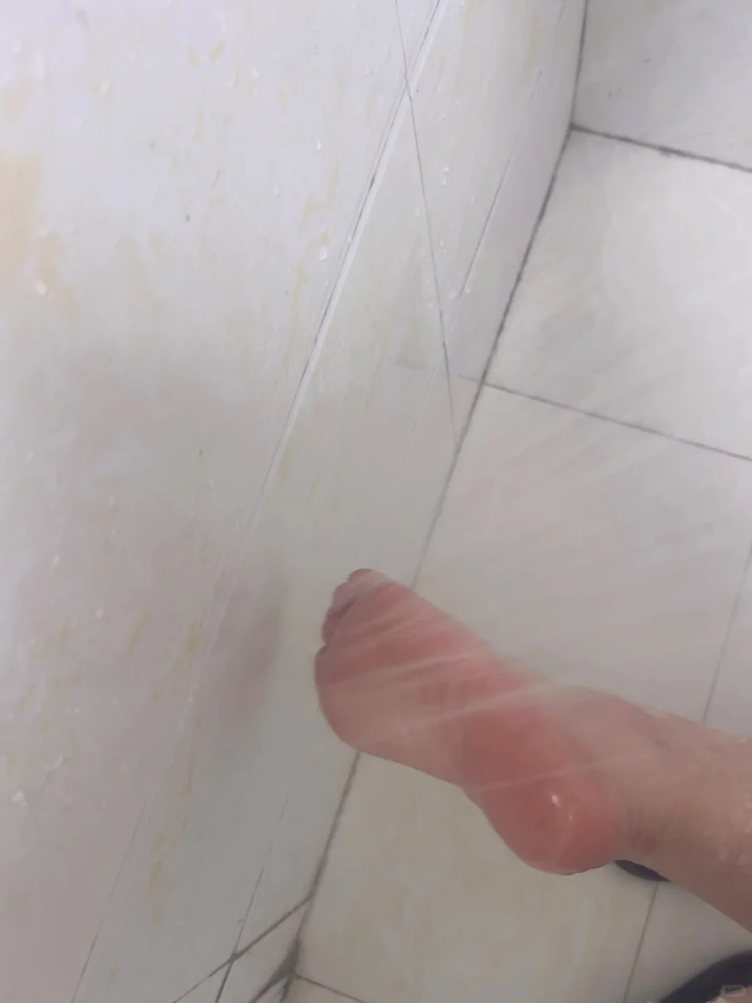 下雨天洗澡就拍脚丫吧！