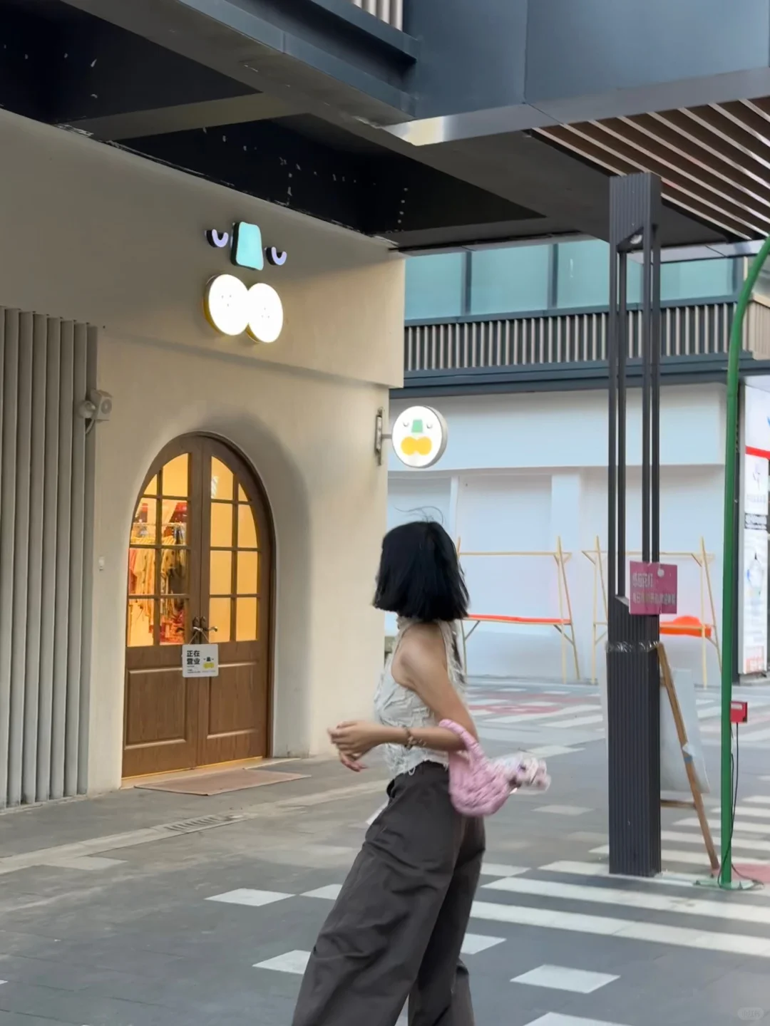 这个老板娘也太好看了吧！