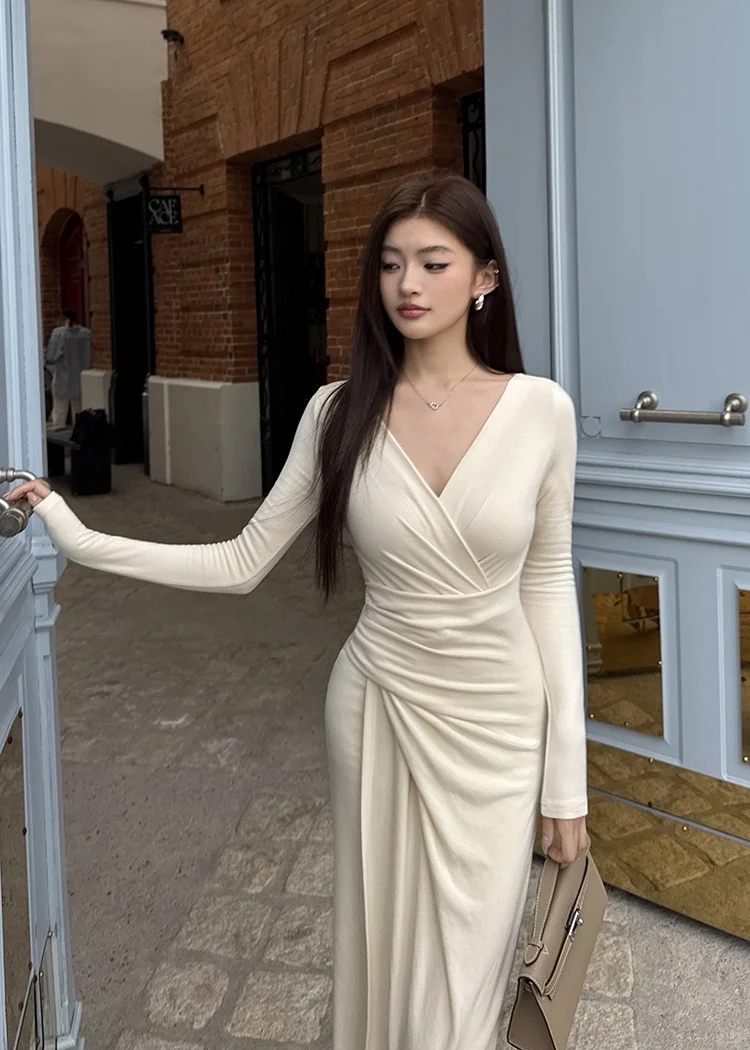 👗秋日甜美风穿搭指南！优雅与性感并存💃