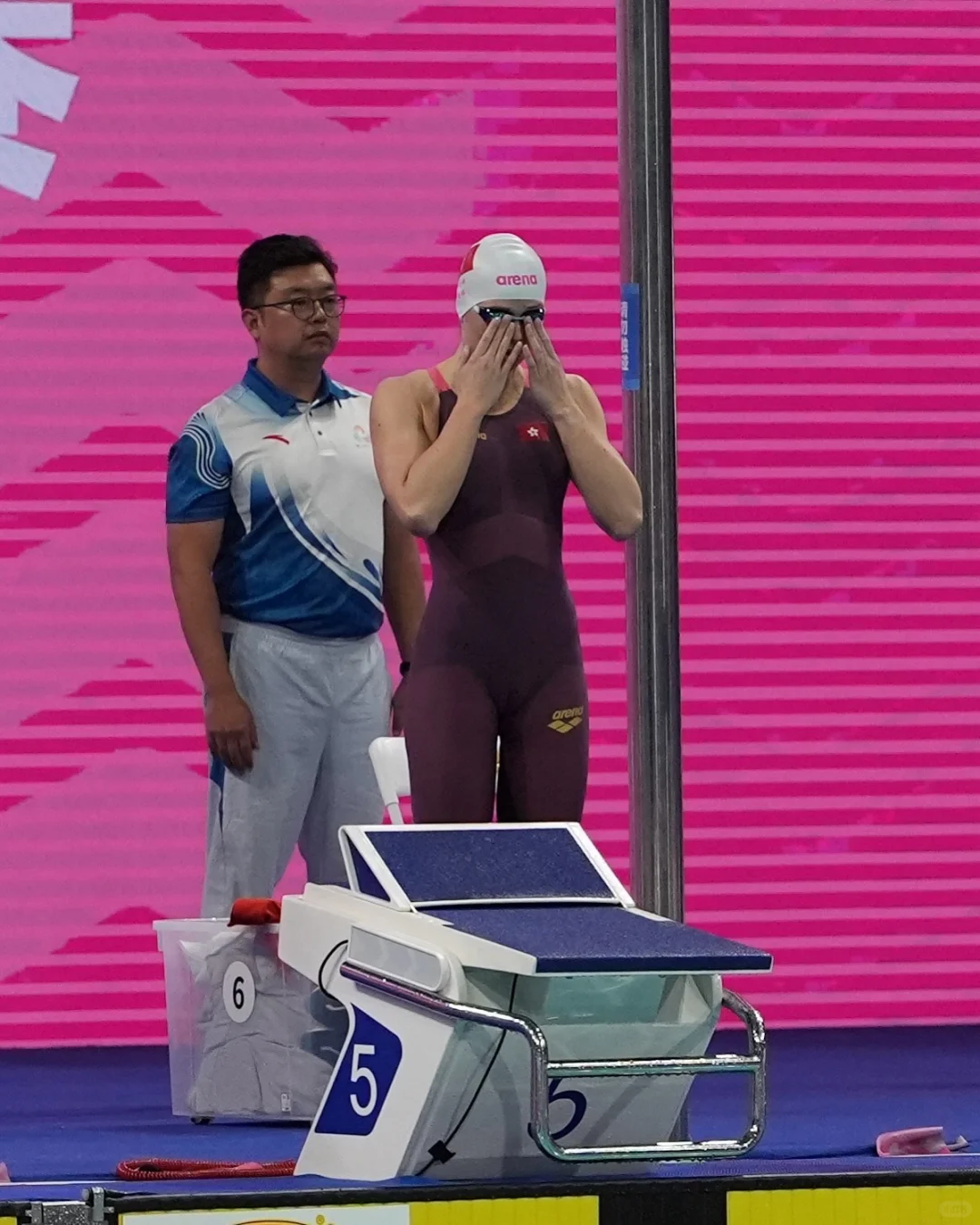 港姐何诗蓓200自夺冠后更新ig🥇