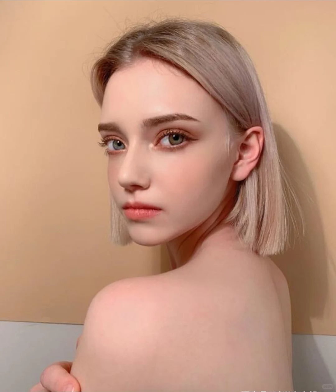 乌克兰嫩模爆红！人间芭比！这脸真实存在？