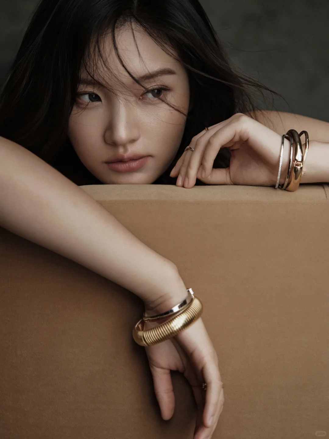 影后辛芷蕾同款写真｜高级又性感的暗调氛围