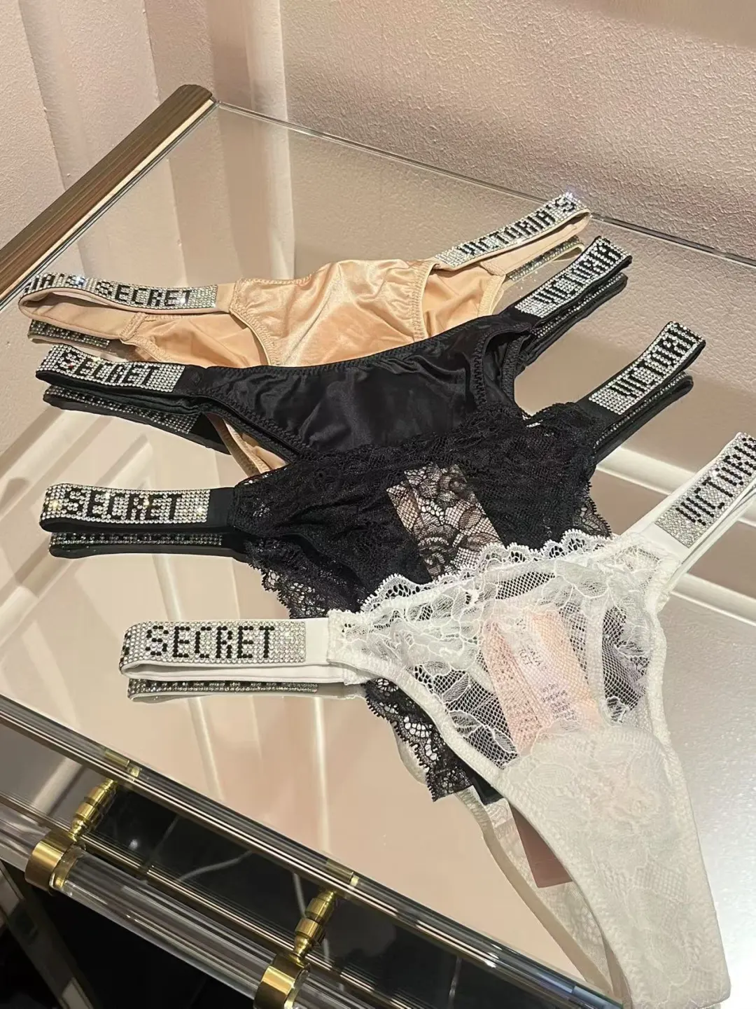 维密 断货王闪钻Logo文胸，一来就断码