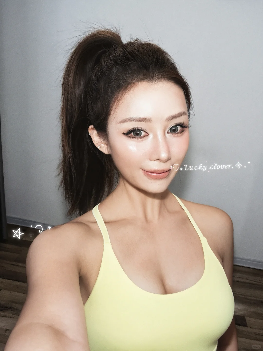 健身女孩 肌肉线条感