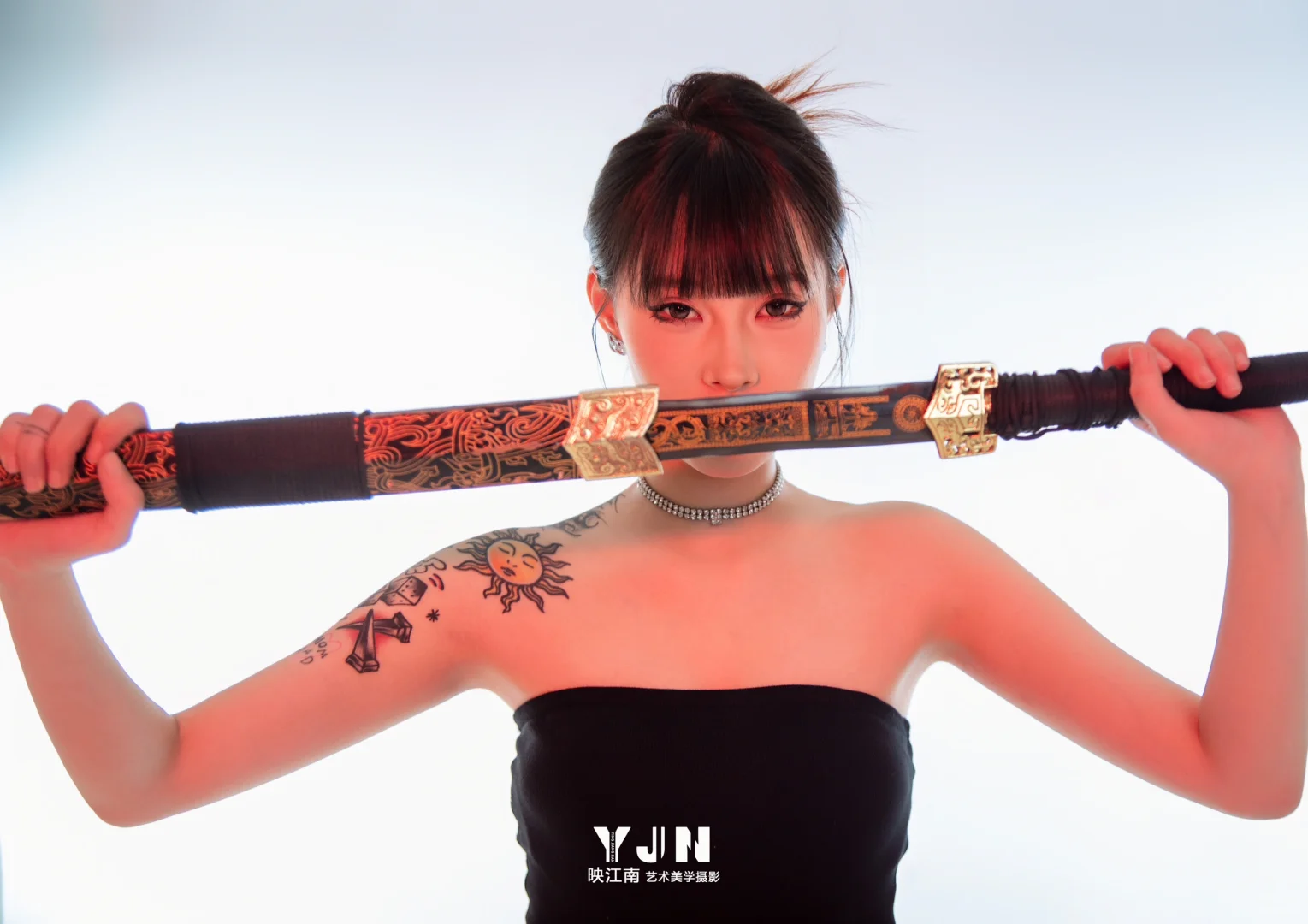 不是吧❓这么辣的御姐写真还撩不到你！？