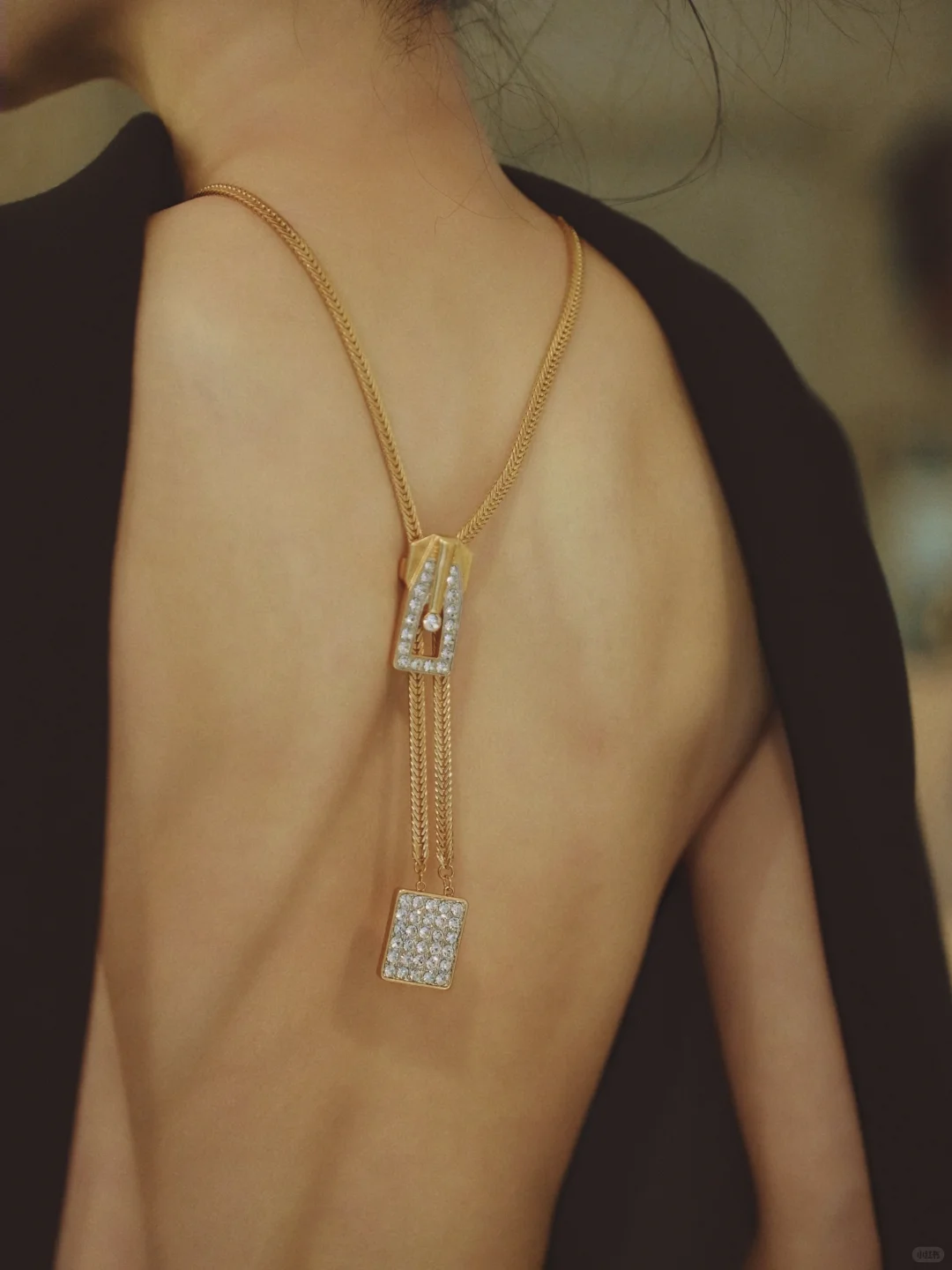 如何用手机打光拍出奢侈品效果