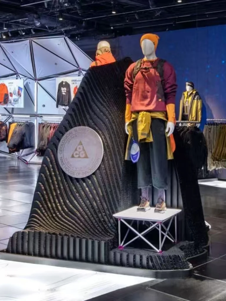 户外运动橱窗模特合集，氛围感直接拉满✨