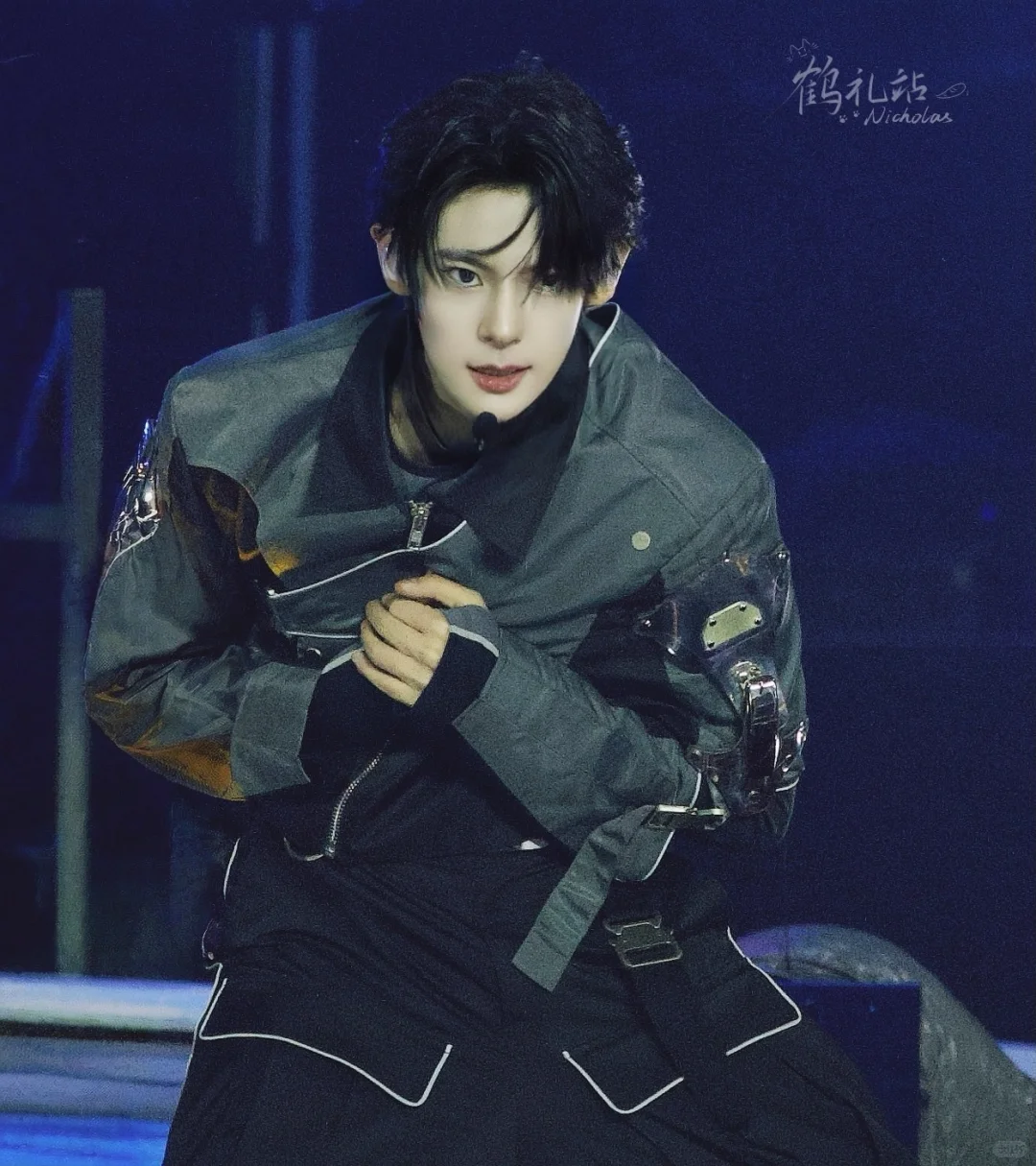 额前的碎发，撩拨心弦