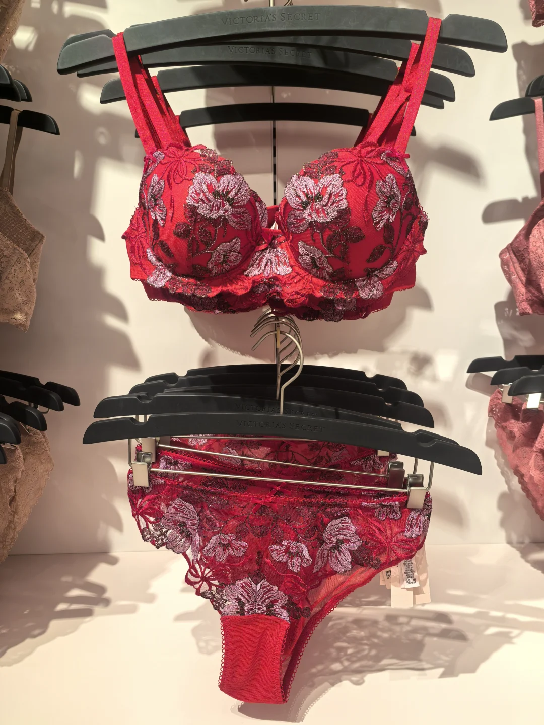 果然好看的内衣还是带颜色的