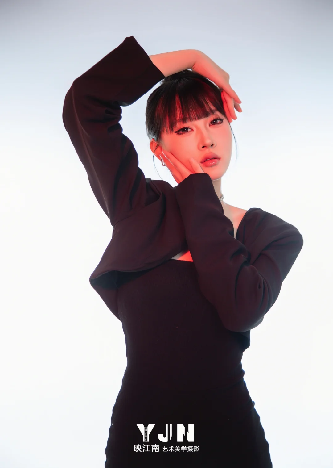 不是吧❓这么辣的御姐写真还撩不到你！？