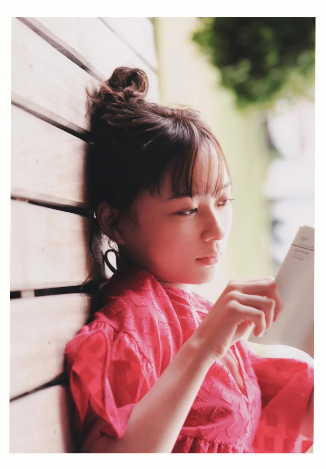 写真集《光的角度》by 铃木绚音：捕捉每一个