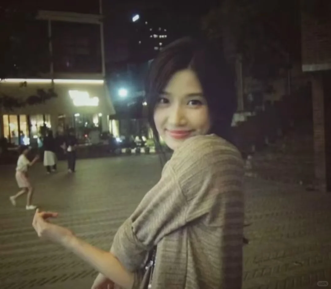 看看你们的卢昱晓美照库存