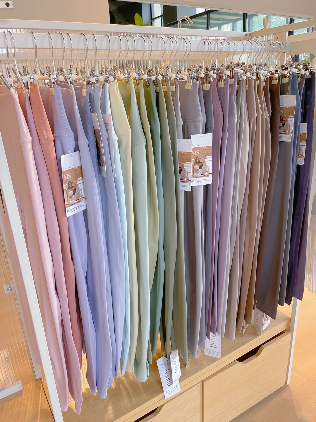 临沂瑜伽服实体店，百款瑜伽裤！！