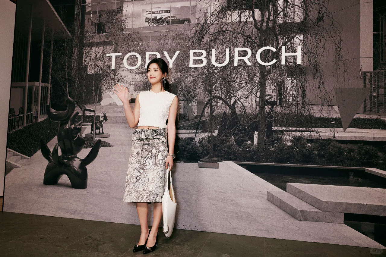 卢昱晓丨2025秋冬时装秀前排直击