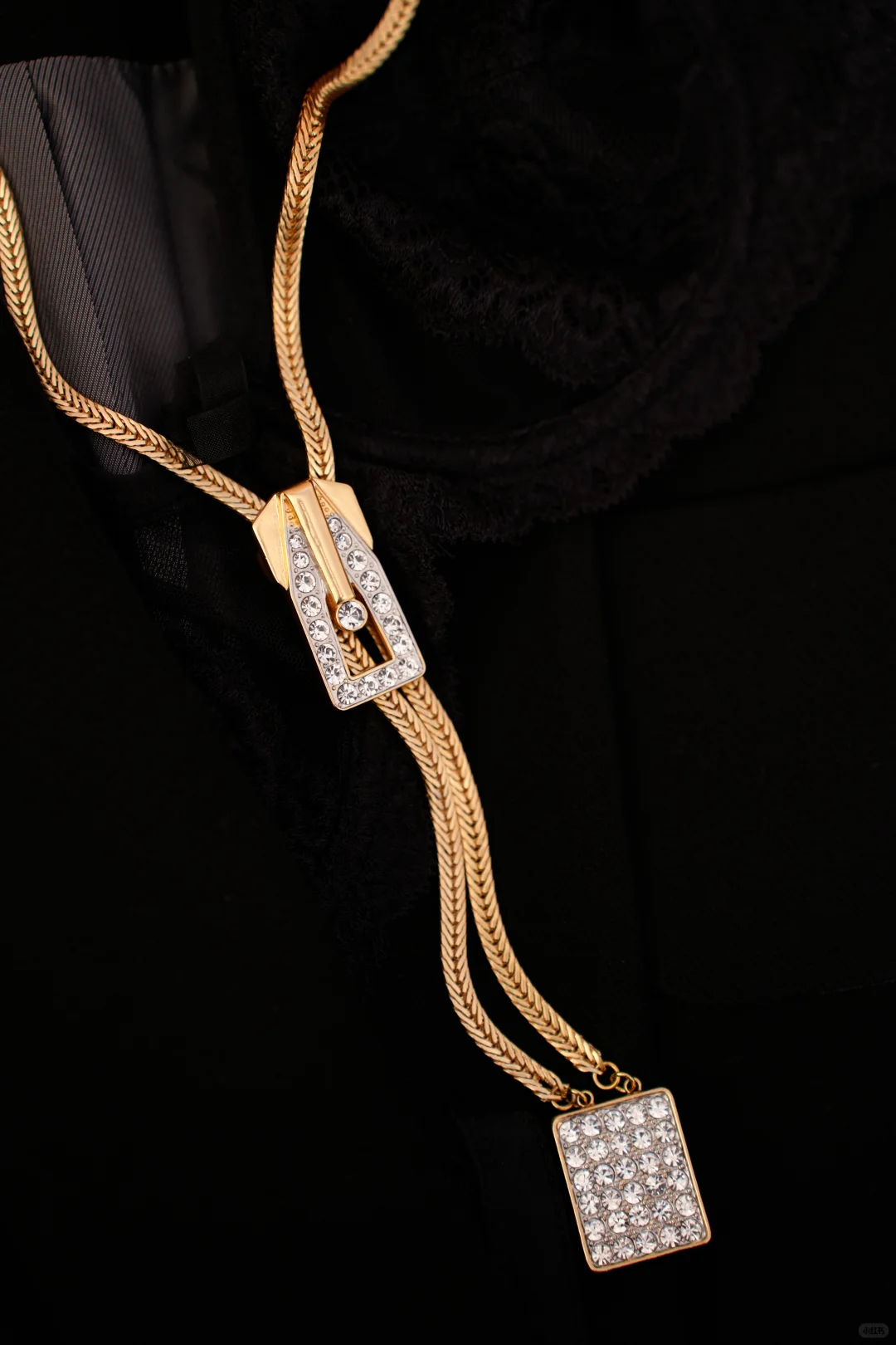 如何用手机打光拍出奢侈品效果