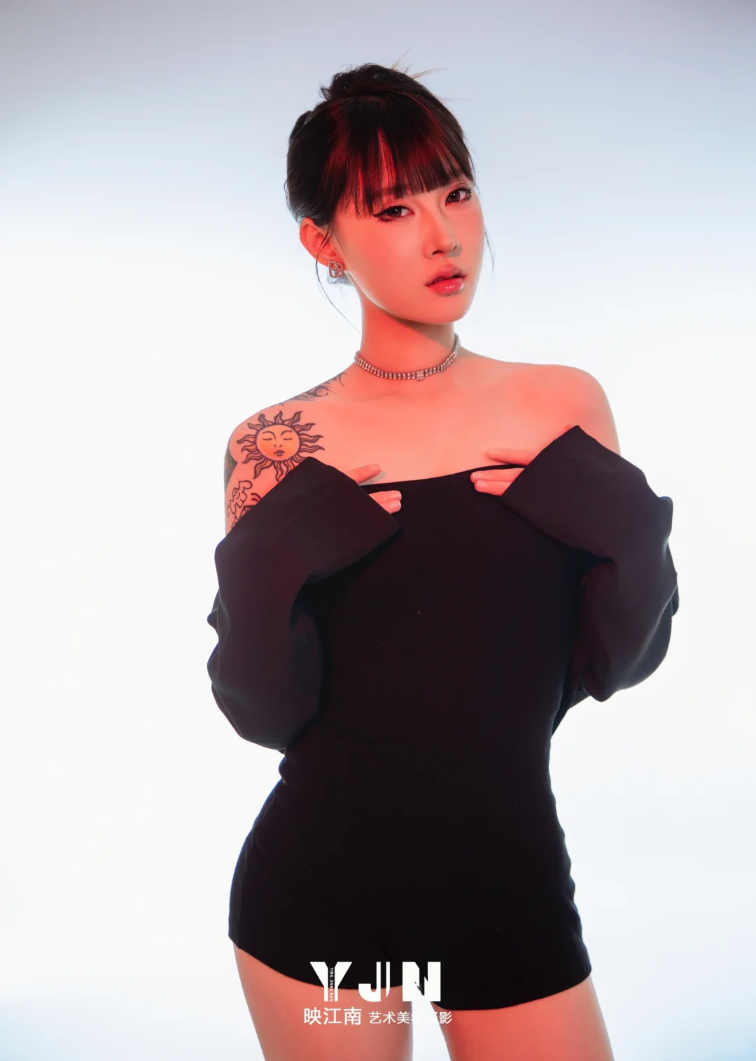 不是吧❓这么辣的御姐写真还撩不到你！？