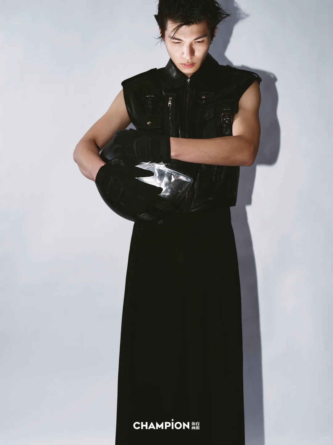 一组与车有关的时装模特片