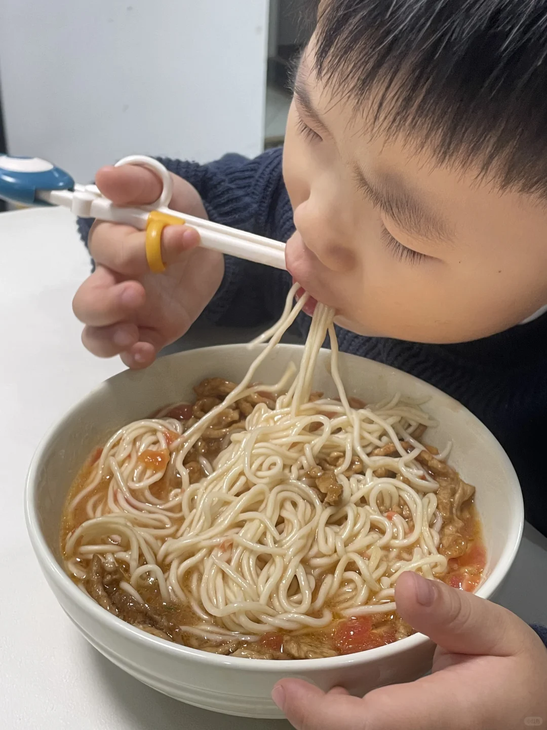 和四岁儿子的晚饭