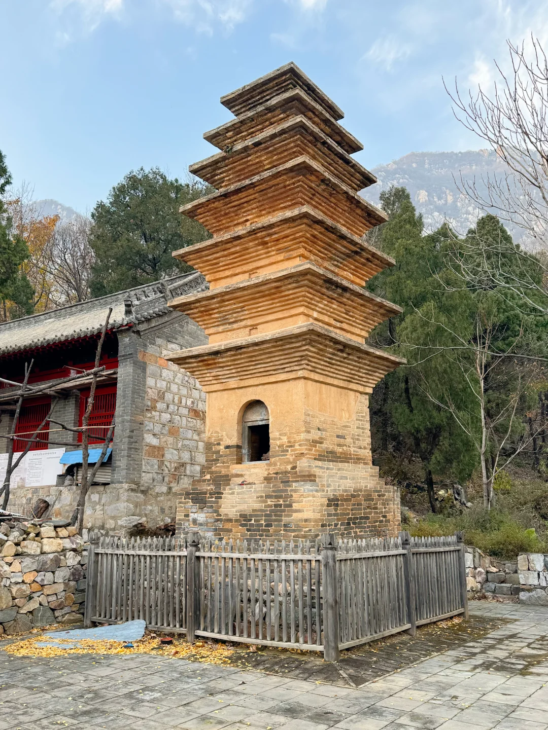 嵩山最小众的国保三祖庵，今日秋色正撩人