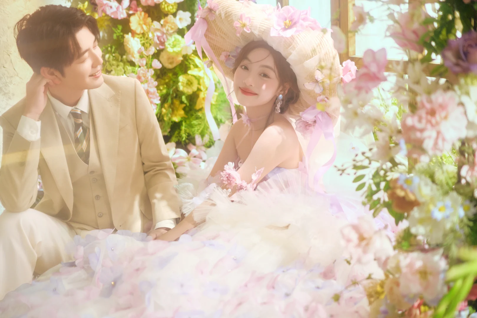 花房婚纱照封神❗️原来爱情真会开出满室繁花