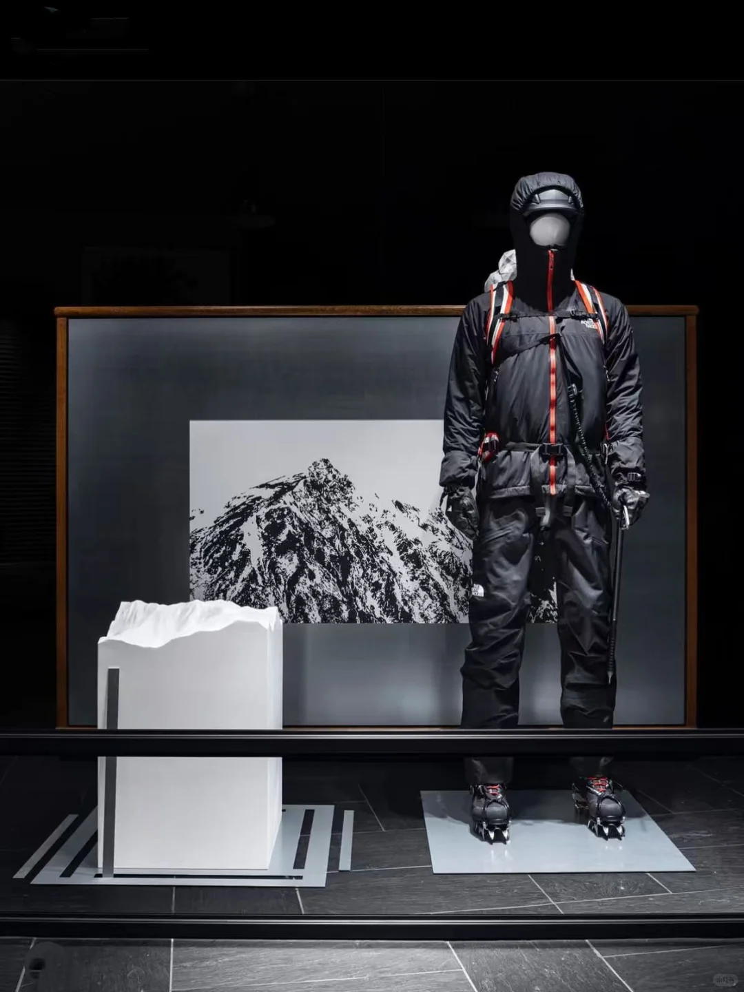 户外运动橱窗模特合集，氛围感直接拉满✨