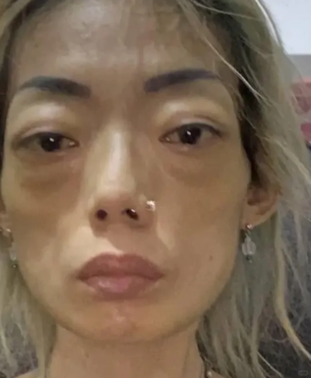 8年的豪门婚姻嫩模变“骷髅”