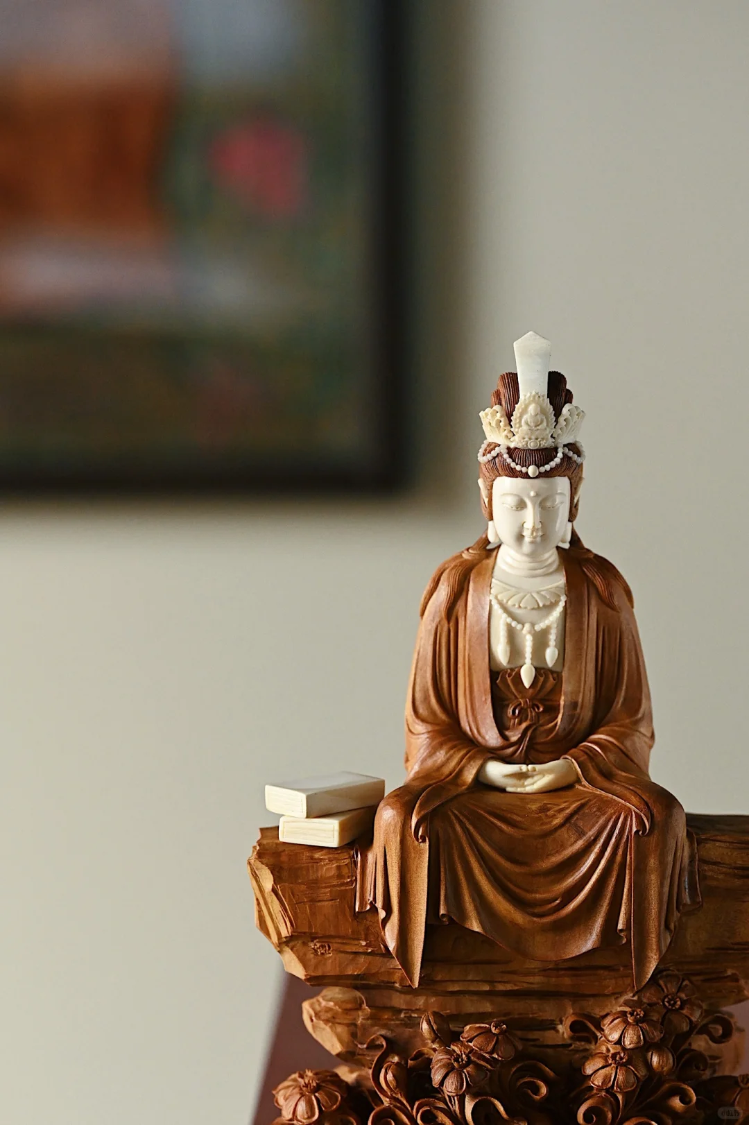 老山檀雕出慈悲相｜连衣纹都藏着经文