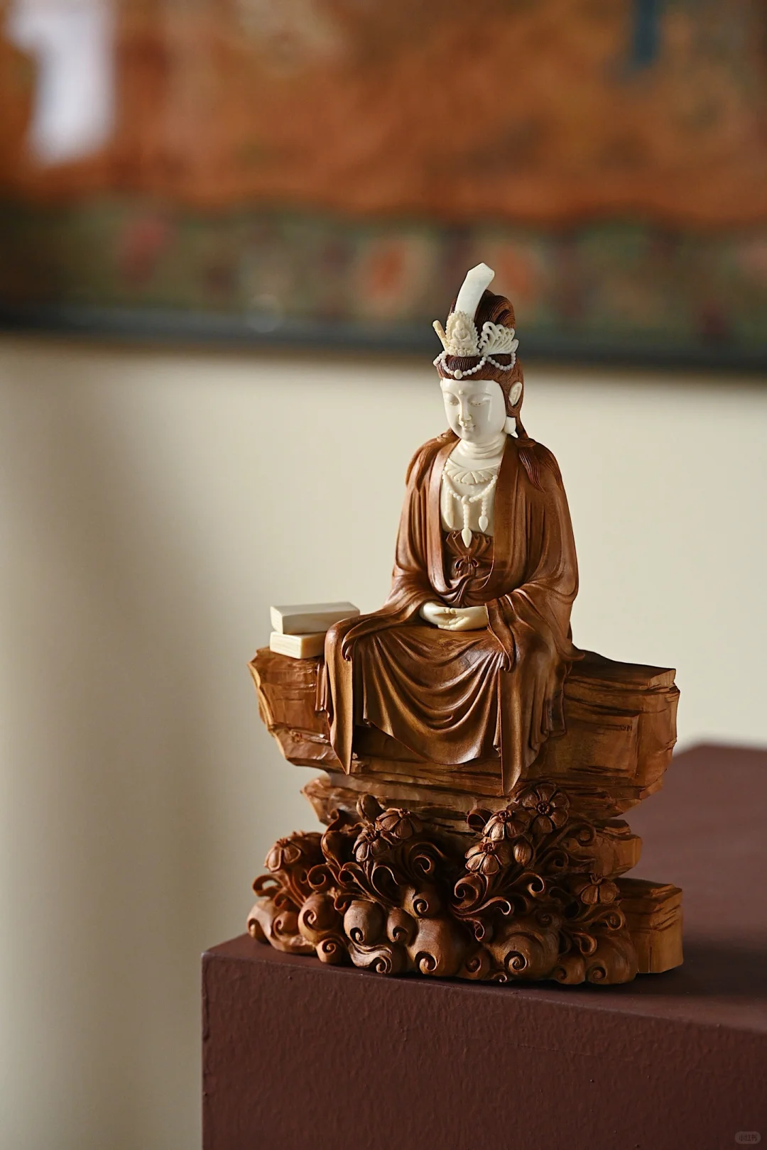 老山檀雕出慈悲相｜连衣纹都藏着经文