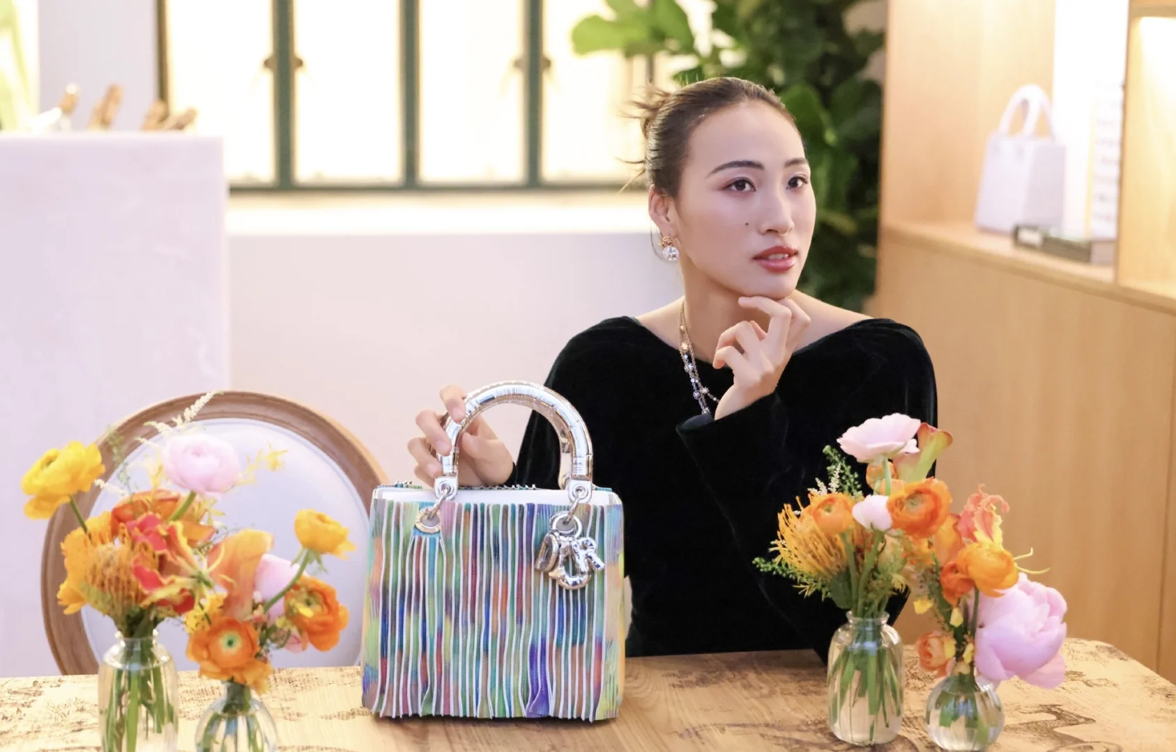 郑钦文出席迪奥上海展览美照