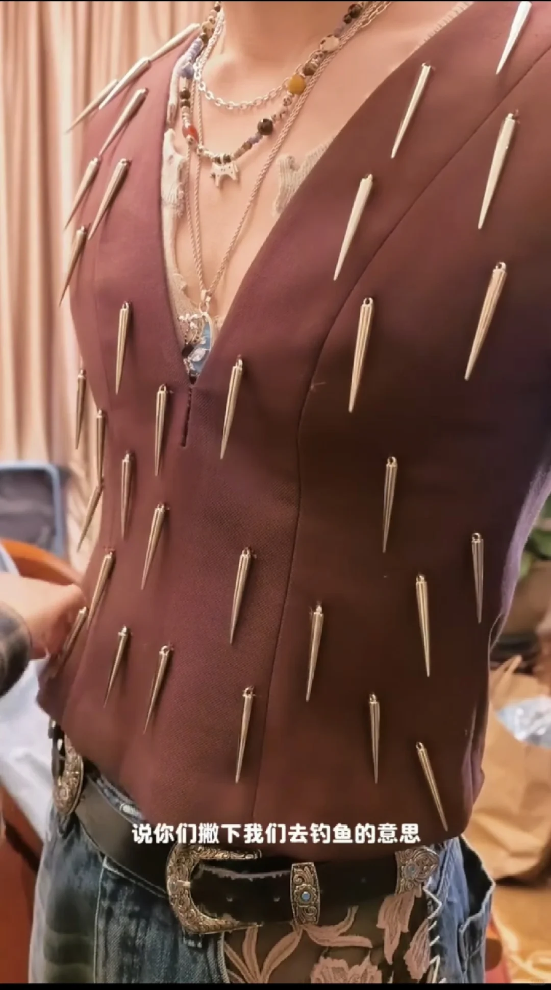 这个腰身，我一个女的都自愧不如