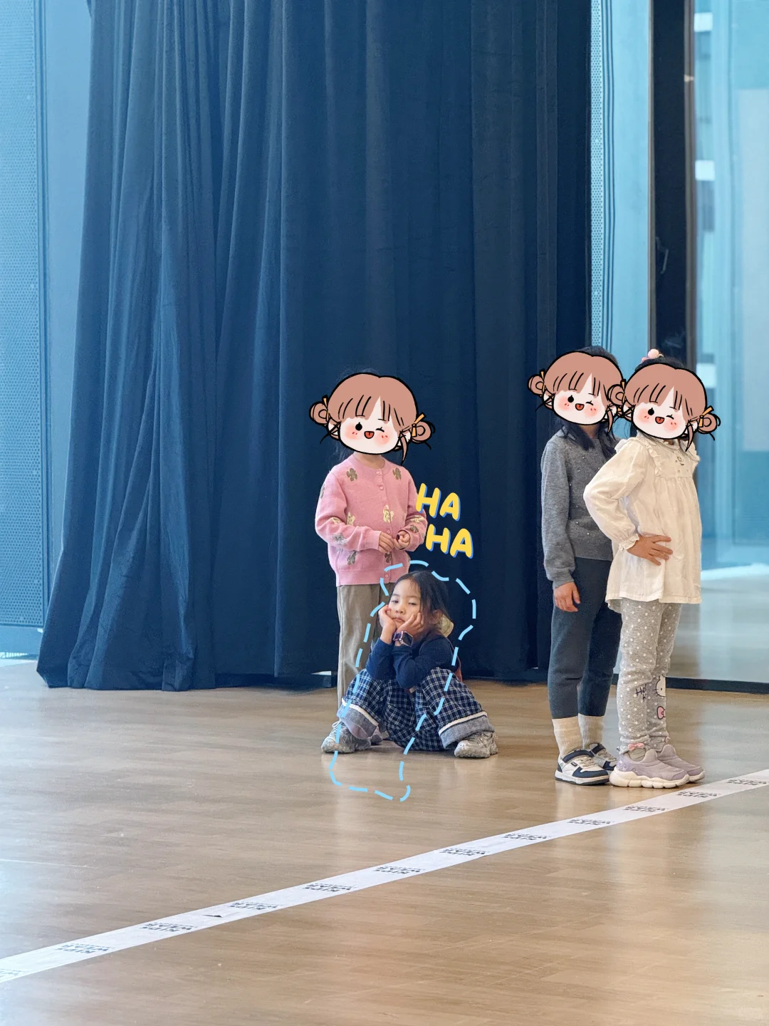 小模特上课抓拍