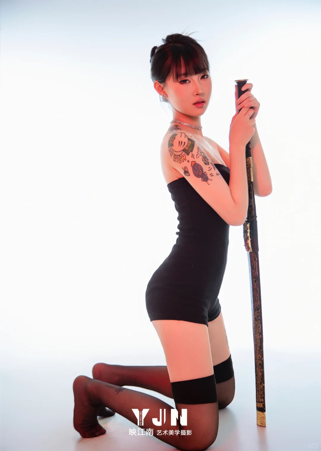 不是吧❓这么辣的御姐写真还撩不到你！？