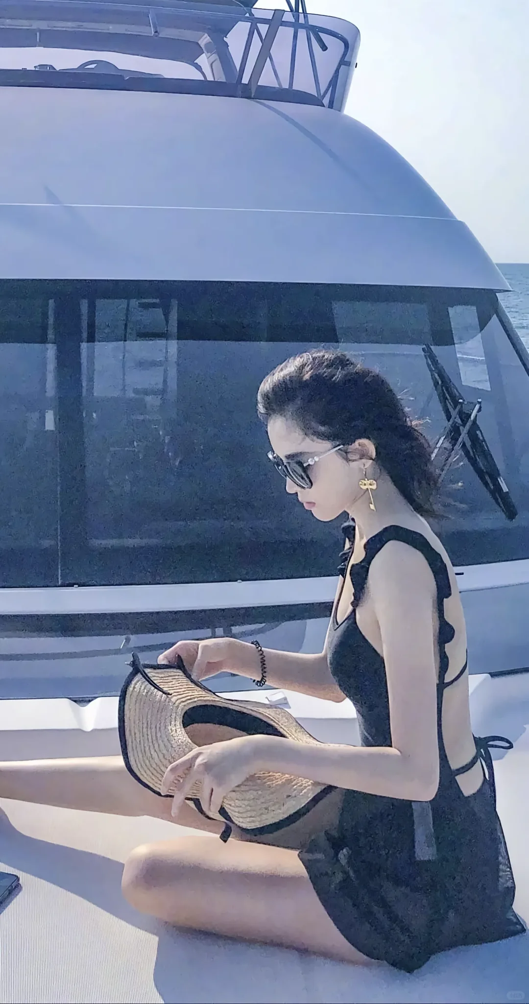 古力娜扎 | 游艇写真鲨疯了！这身材比例绝