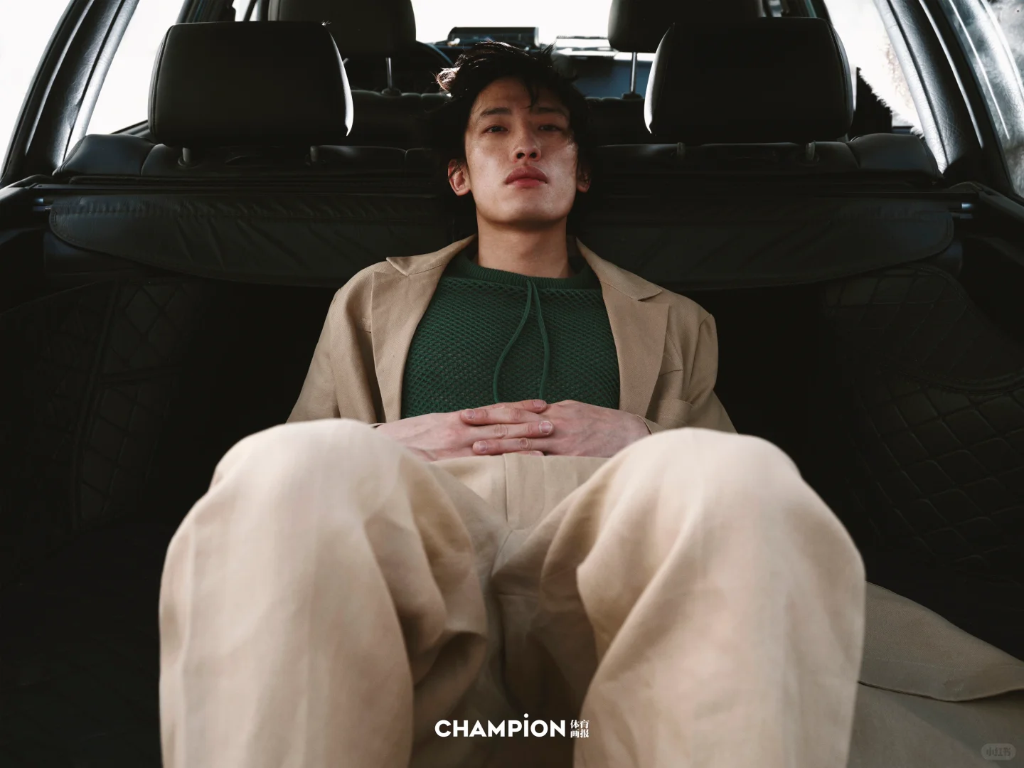 一组与车有关的时装模特片