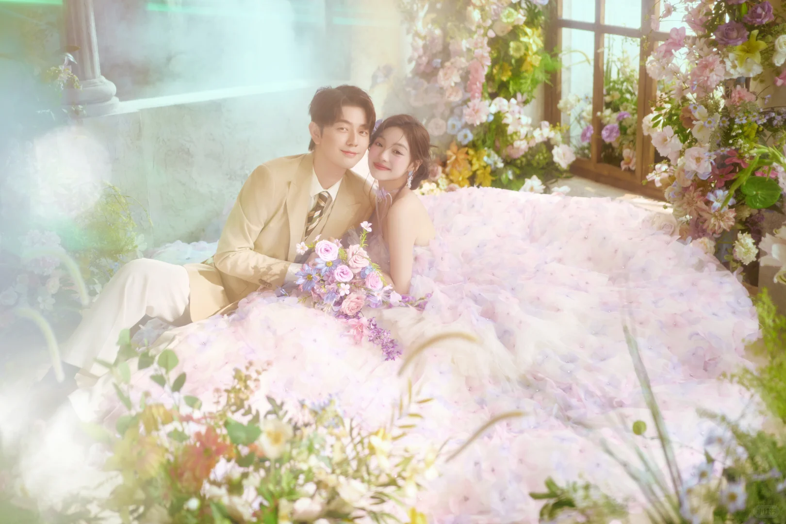 花房婚纱照封神❗️原来爱情真会开出满室繁花