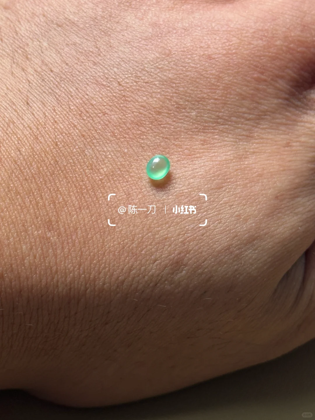 木那绿高冰小蛋面💚 小而惊艳的翡翠尤物
