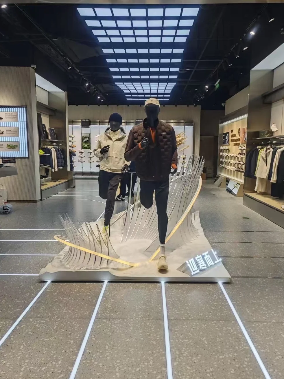 户外运动橱窗模特合集，氛围感直接拉满✨