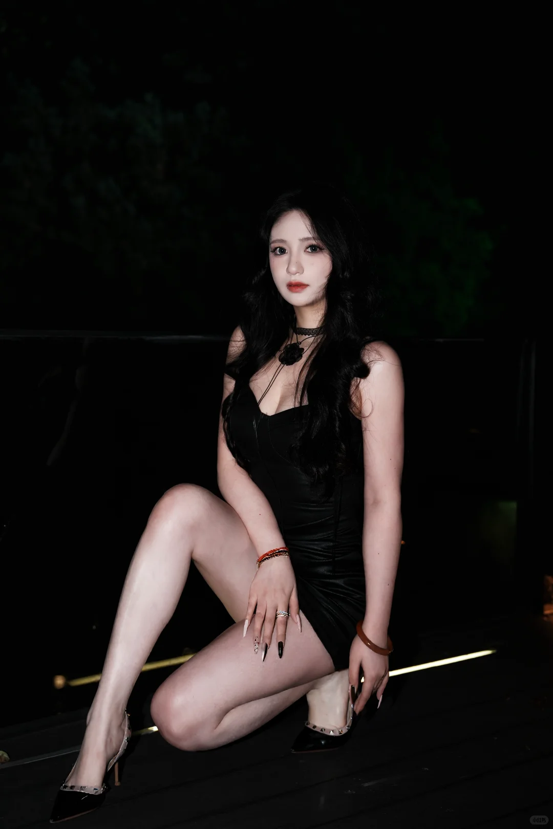 要拍到美腿就要在夜色里拍！