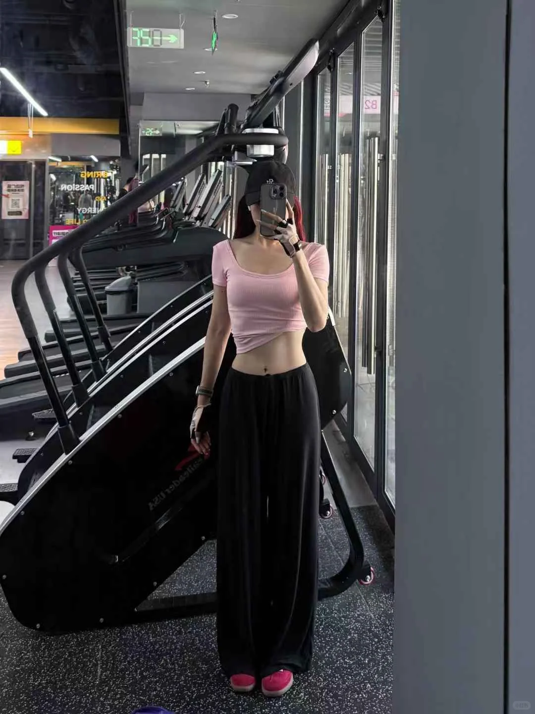 终于找到这种心仪的黑色裤子了～