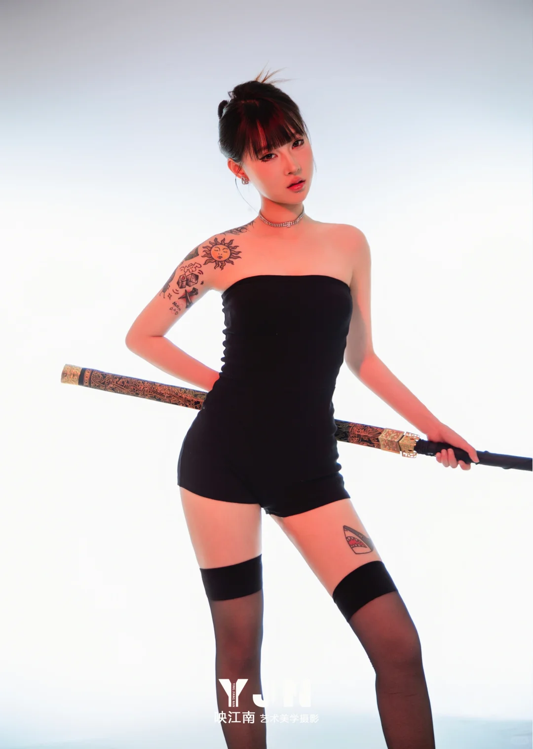 不是吧❓这么辣的御姐写真还撩不到你！？