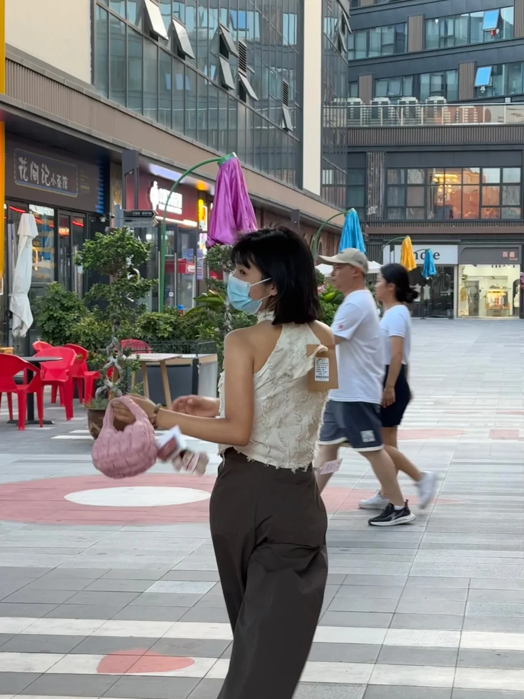 这个老板娘也太好看了吧！