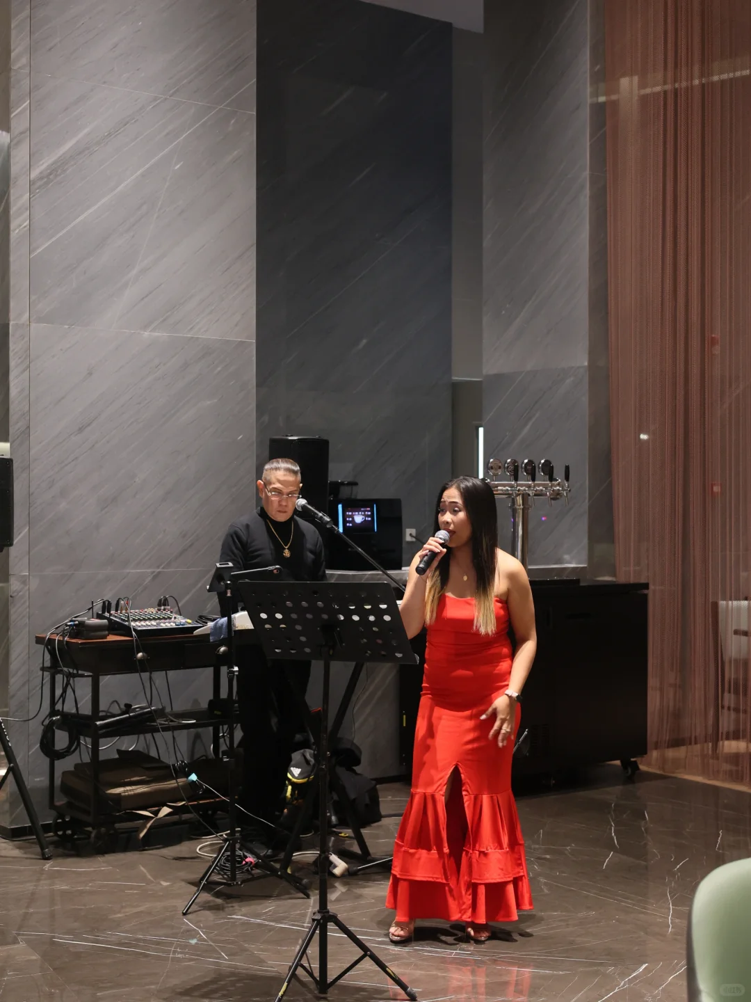 在滨江2727，独揽浦江秋色与蟹宴风华