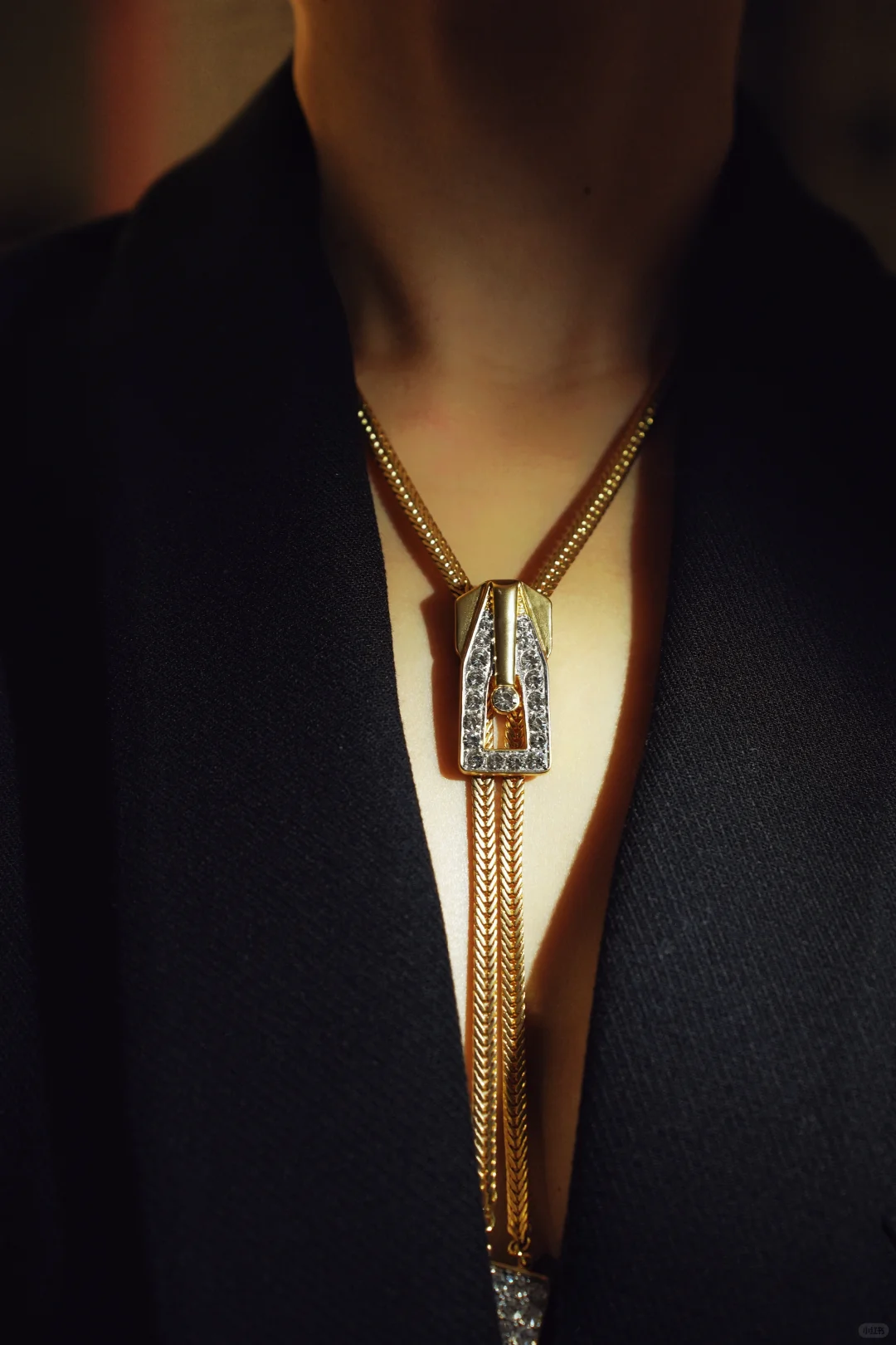 如何用手机打光拍出奢侈品效果